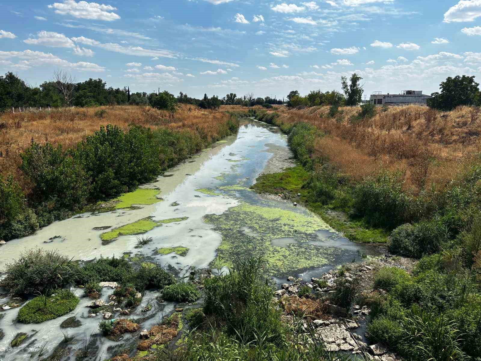 Lüleburgaz Deresi’nin rengi değişti
