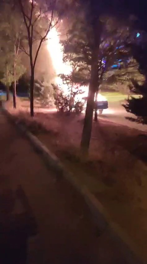 Tofaş otomobil iki dakikada alev topuna döndü