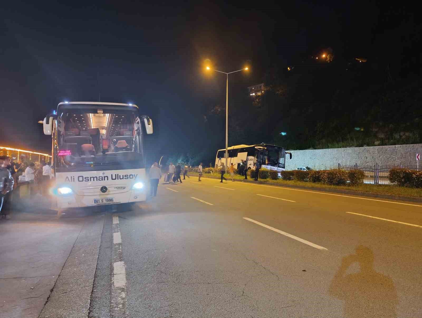 Rize’de yolcu otobüsü kaza yaptı