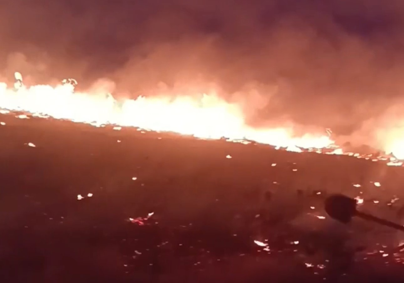 Hakkari-Van il sınırı arasında &ccedil;ıkan yangın korkuttu
