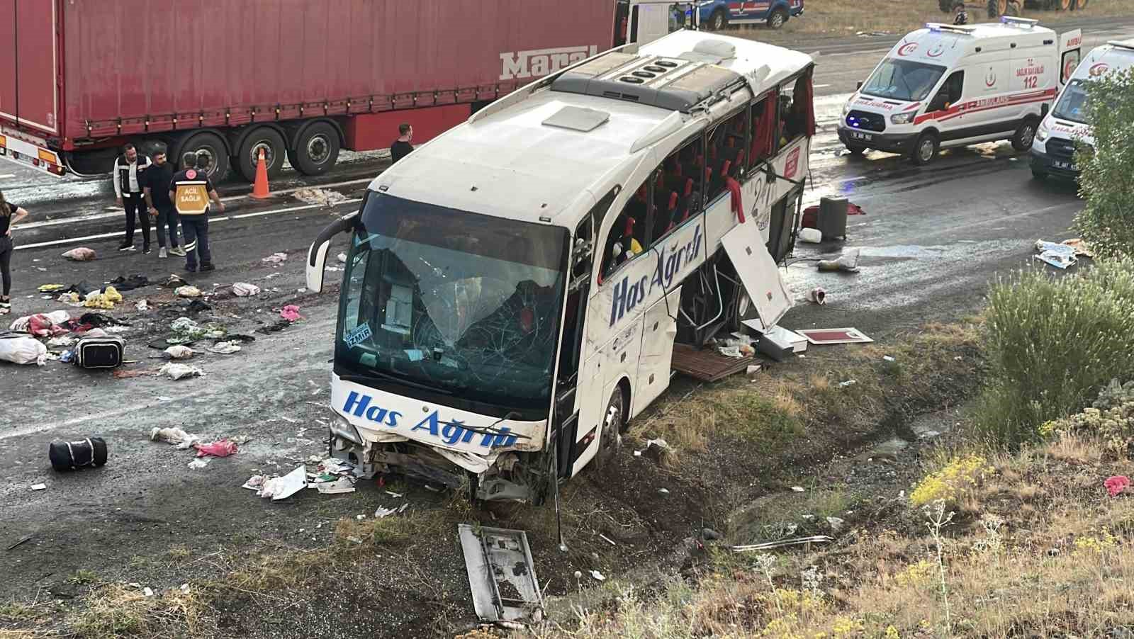 Sivas’ta otobüs kazasında ölenlerin kimlikleri tespit edildi