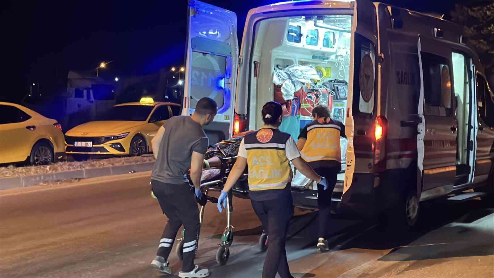 &Ccedil;anakkale&rsquo;de ticari taksi ve otomobil &ccedil;arpıştı: 8 yaralı
