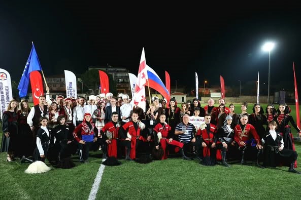 Dünyanın renkleri Tavas’ta buluştu