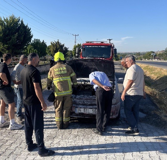Susurluk’ta araç yangınına müdahale edildi