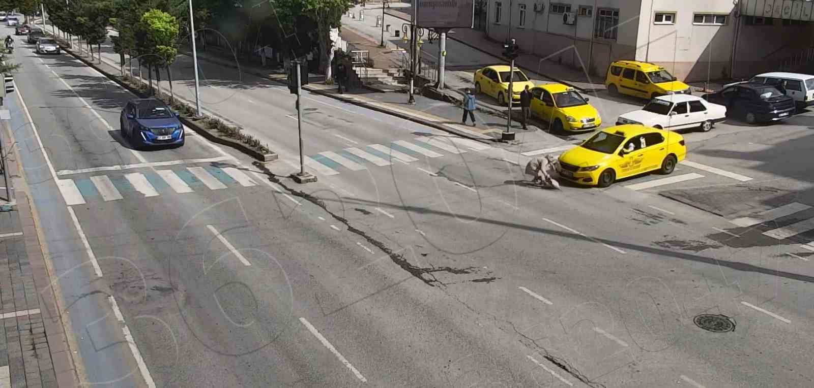 Kütahya’da meydana gelen trafik kazaları kameralara yansıdı