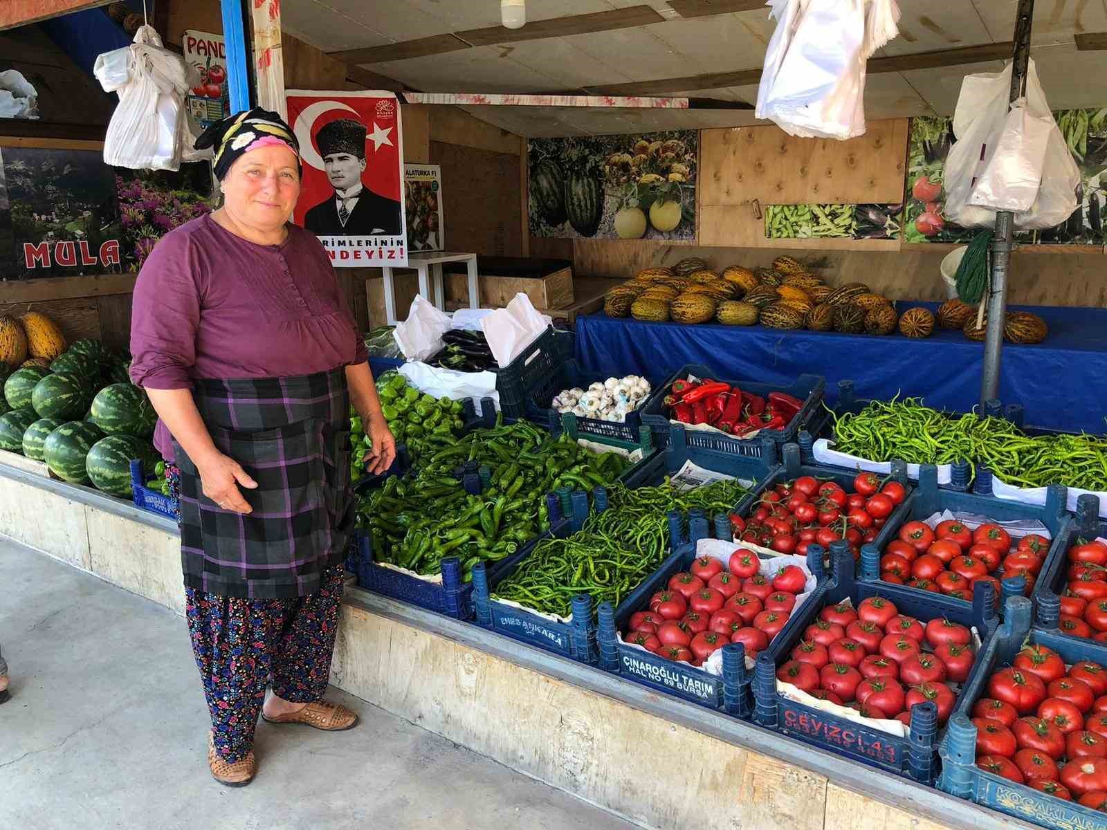 Kendi yetiştirdikleri ürünleri satmalarına rağmen kazanç sağlayamıyorlar