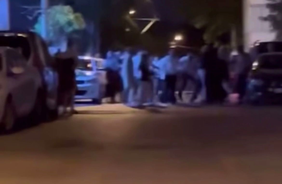 Bursa’da iki grup arasında çıkan kavga kamerada