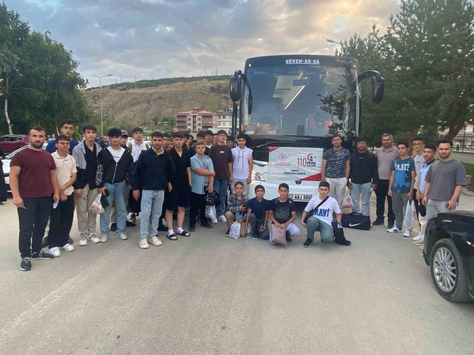 Bayburtlu öğrenciler Çanakkale’ye uğurlandı