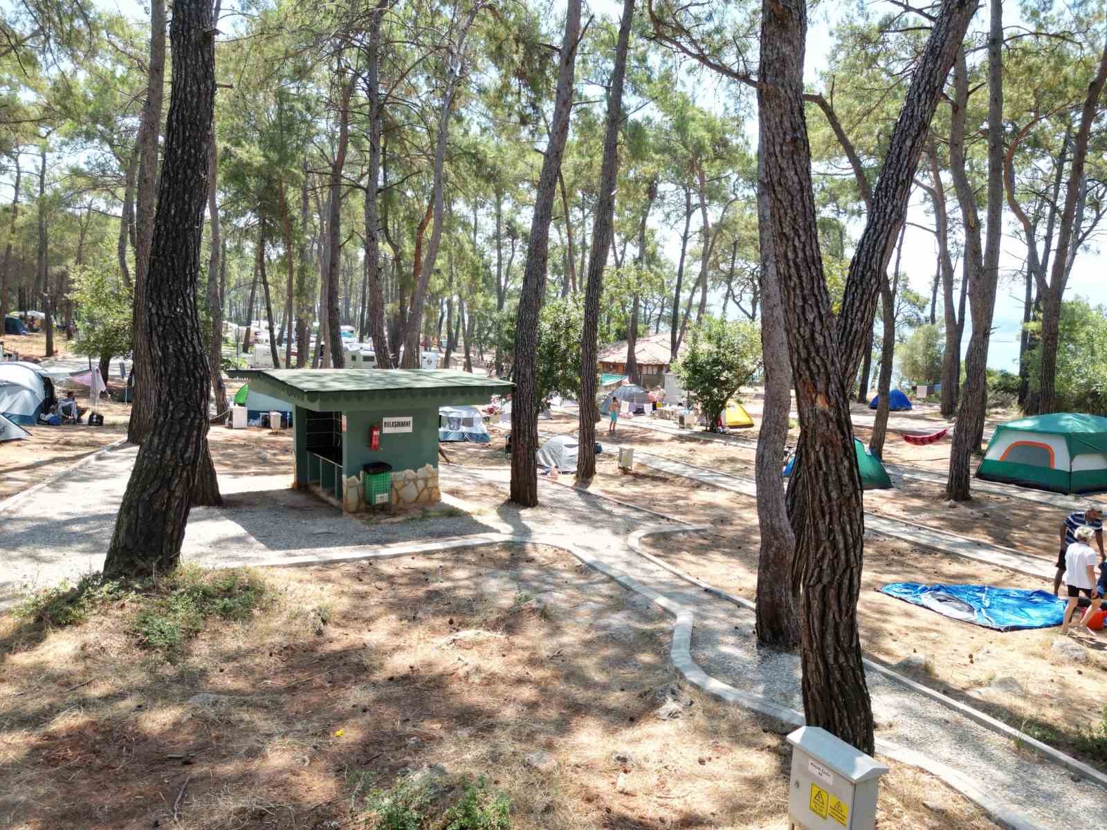 Çadır ve karavan tatilcileri ’sakin kent’ Akyaka’ya akın etti