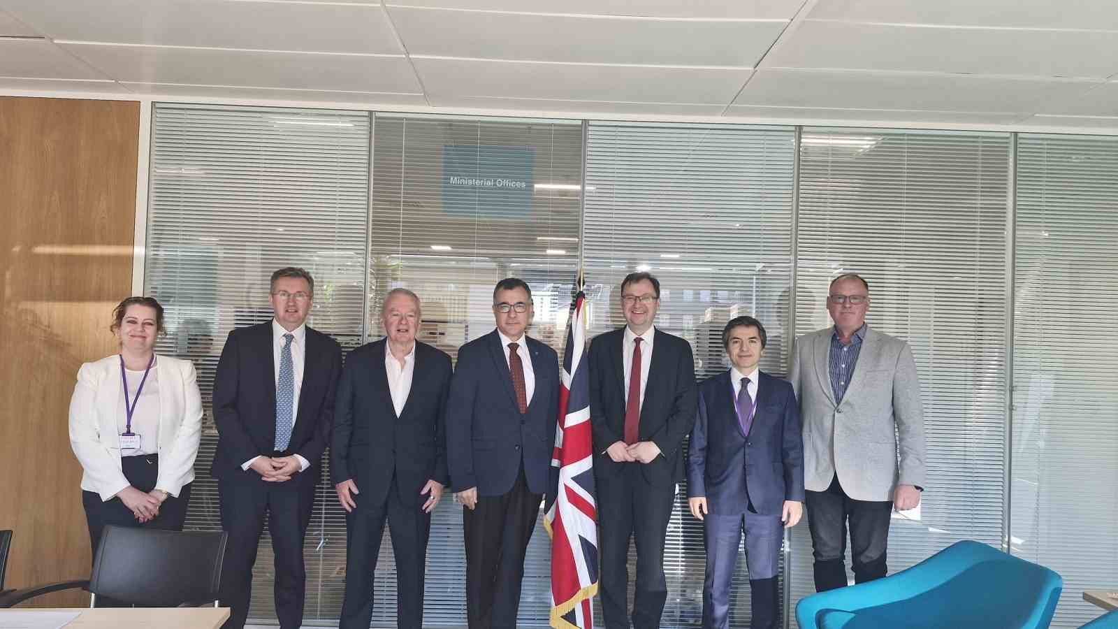 İngiliz Bakan, Assan Panel’in Suffolk’taki tesisini örnek gösterdi