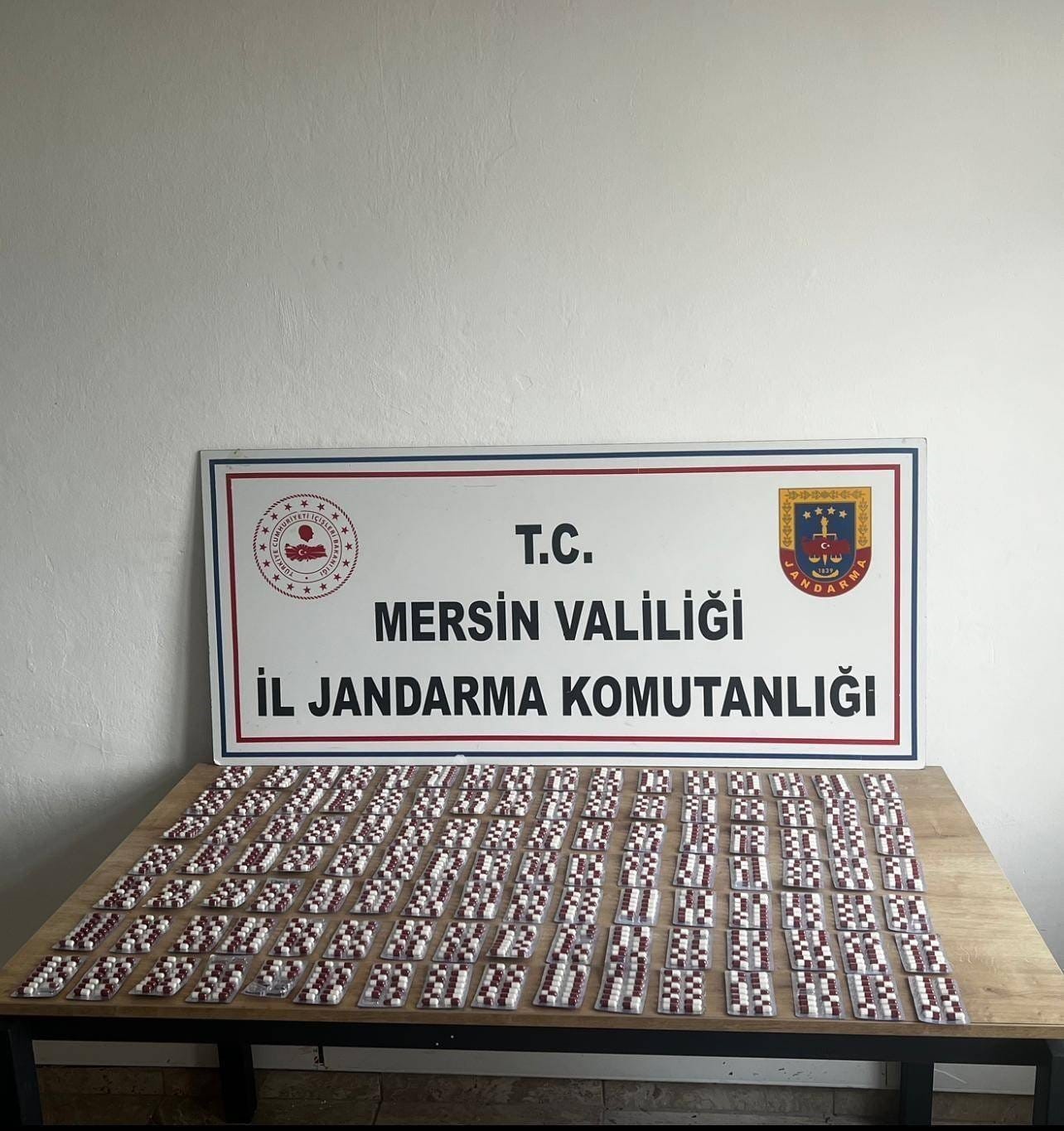 Mersin’de uyuşturucu operasyonu: 3 şüpheli yakalandı, bin 531 hap ele geçirildi