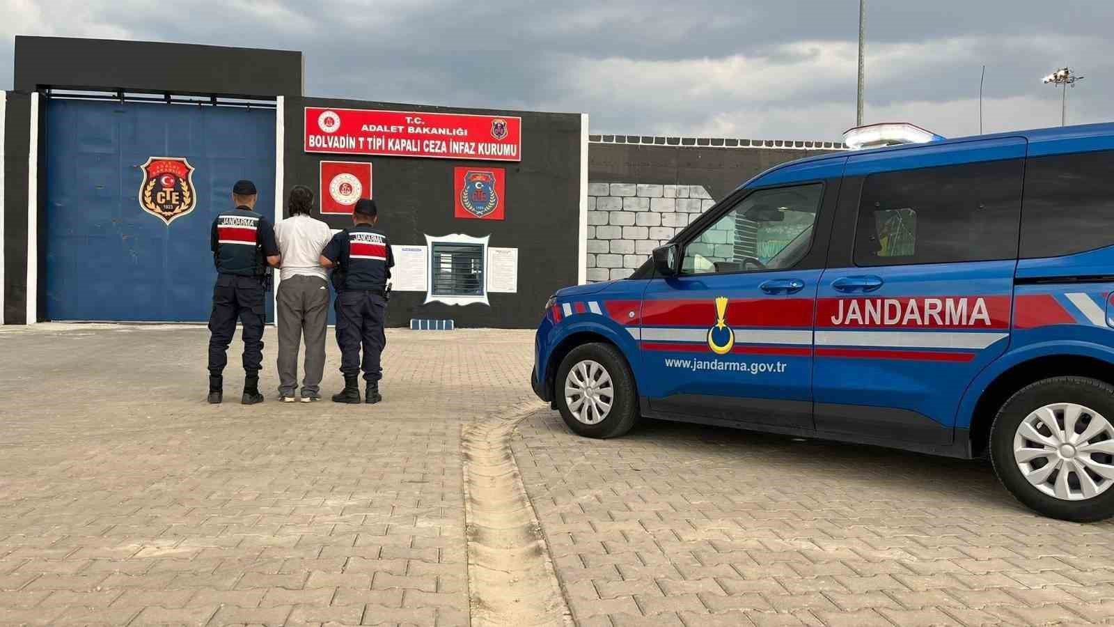 Kasten öldürme suçundan aranan şahsı jandarma yakaladı