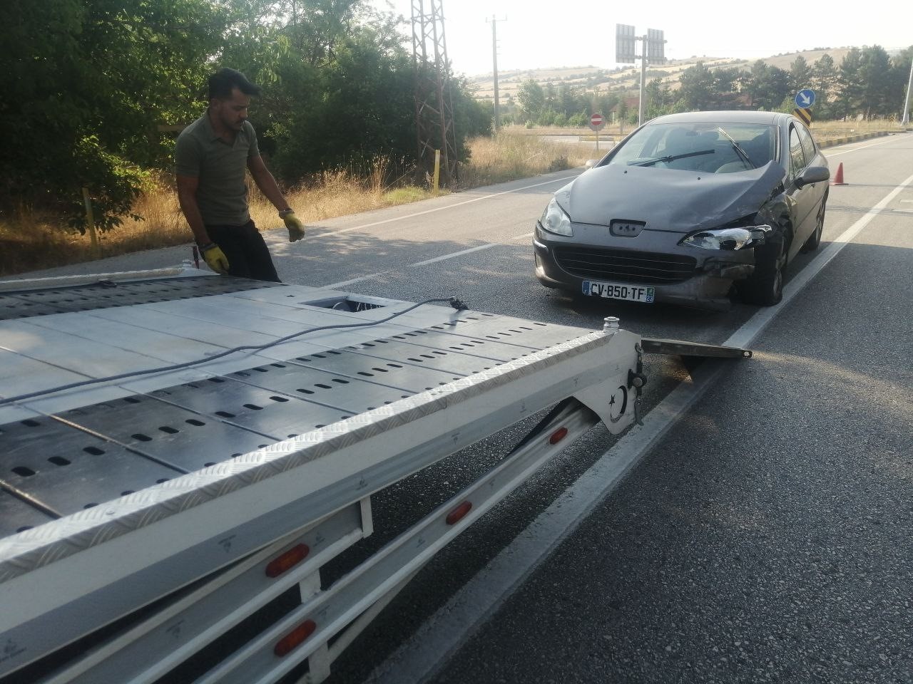 Isparta&rsquo;da iki otomobil &ccedil;arpıştı: 1 yaralı
