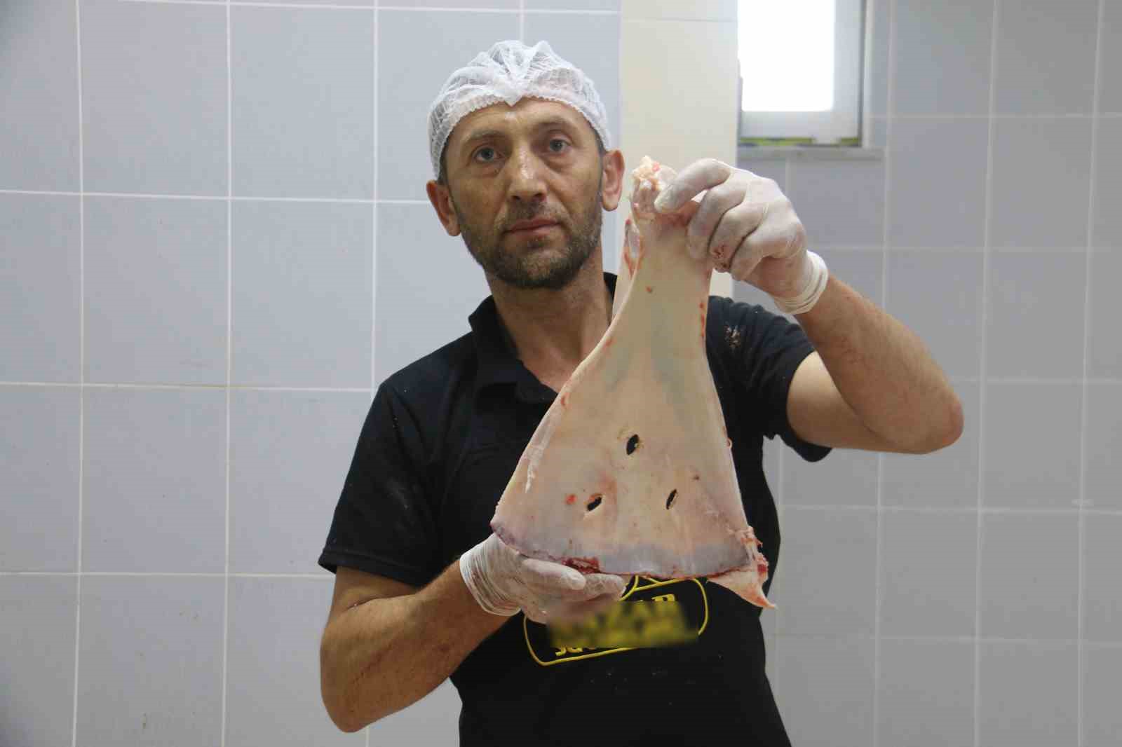 Selçuklu’dan kalan gelenek asırlardır sürdürülüyor, büyülerden korunmak için kürek kemikleri kırılıyor