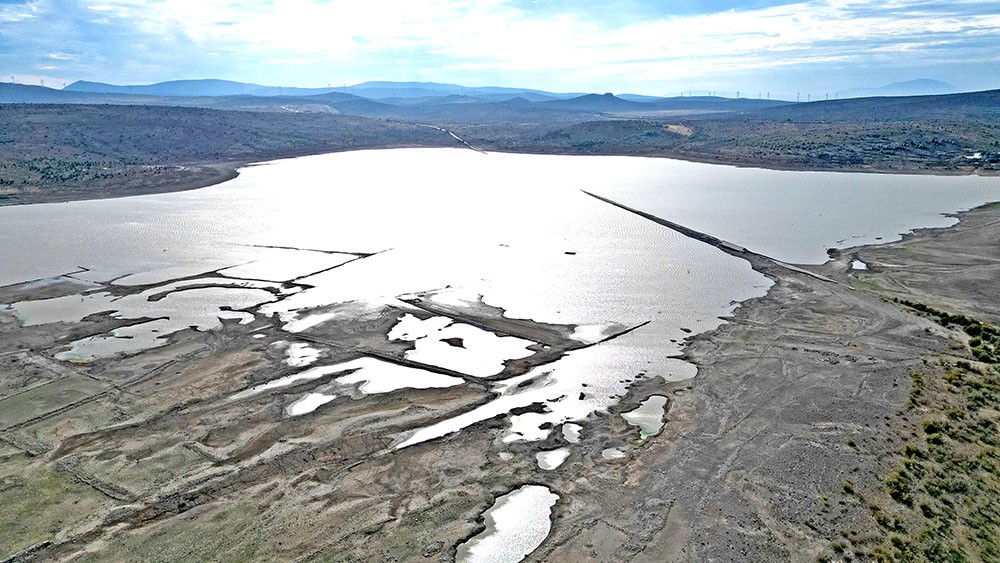 Çeşme Kutlu Aktaş Barajı’nda su seviyesi yüzde 5’in altına düştü