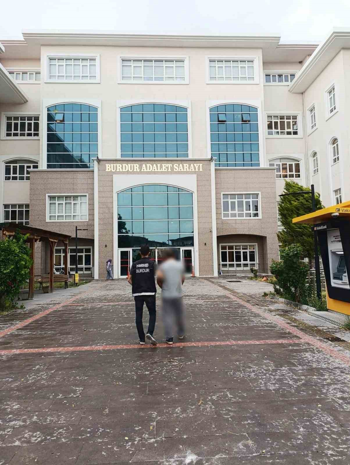 Burdur’da üzerinde uyuşturucu madde çıkan şüpheli tutuklandı