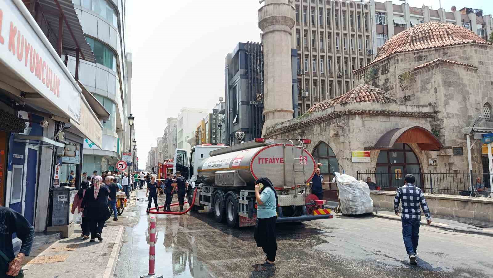 Adana’da kuyumcudaki yangın paniğe neden oldu