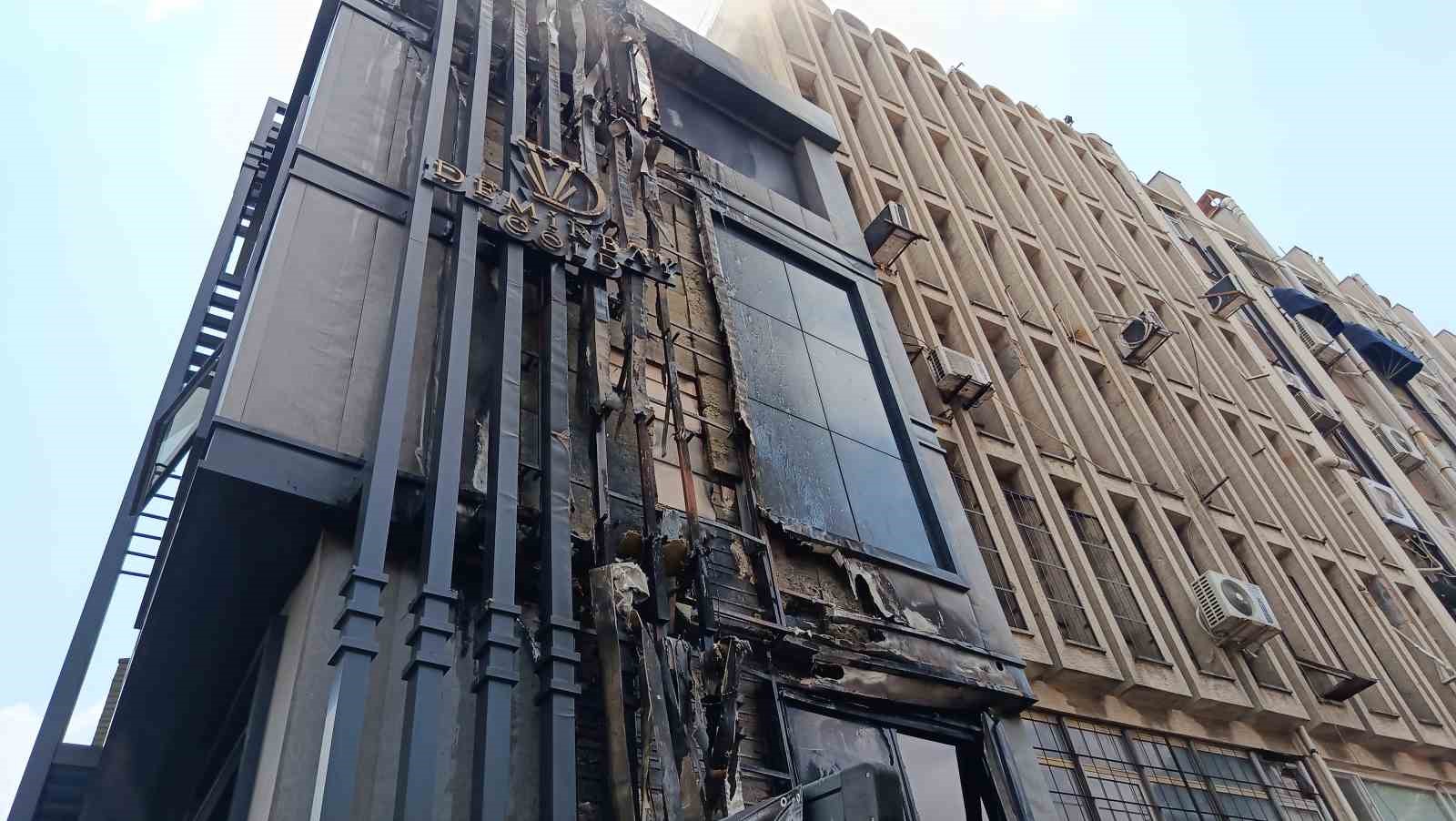 Adana’da kuyumcudaki yangın paniğe neden oldu