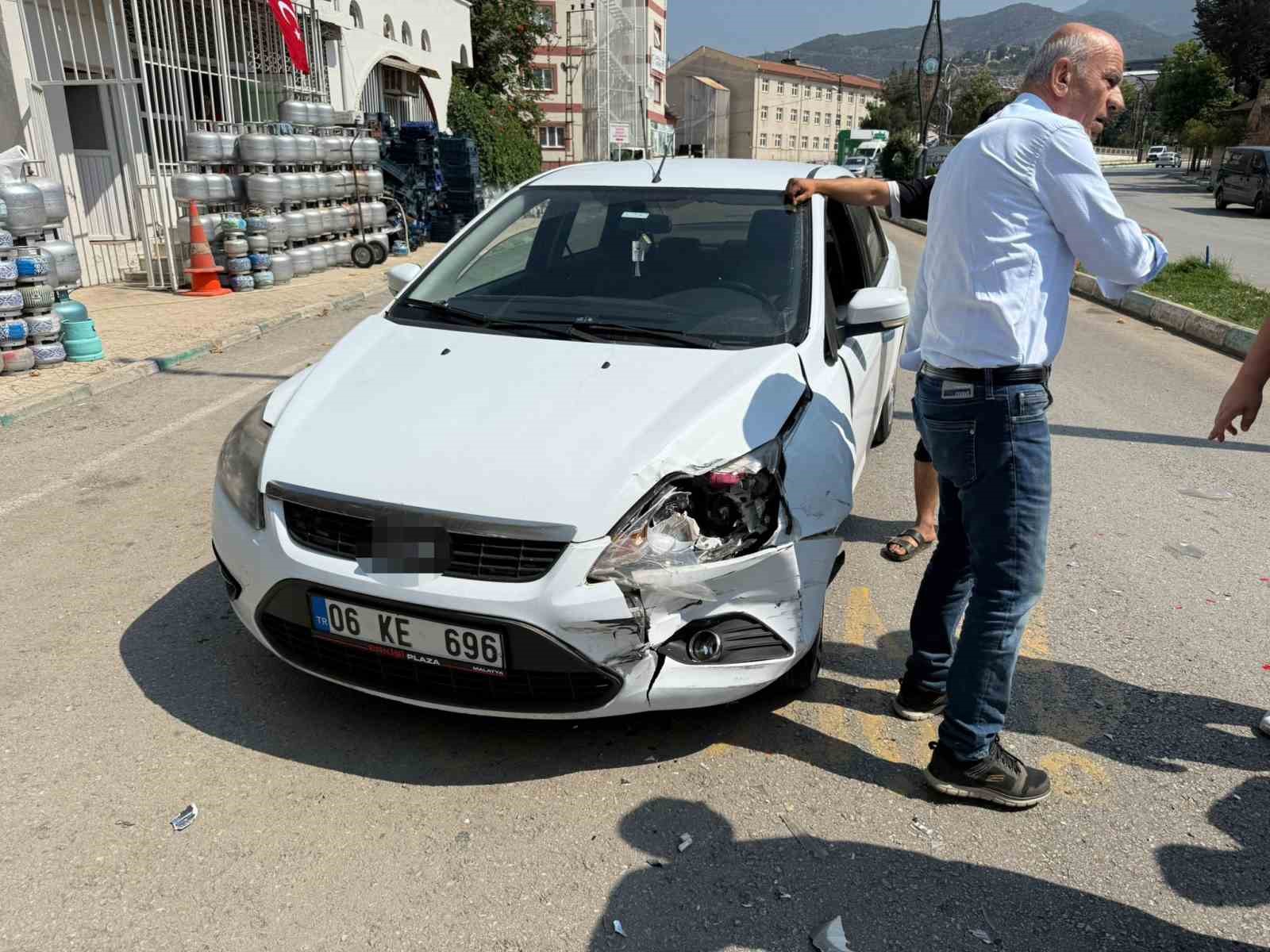 Osmaniye’de otomobiller çarpıştı: 1 yaralı