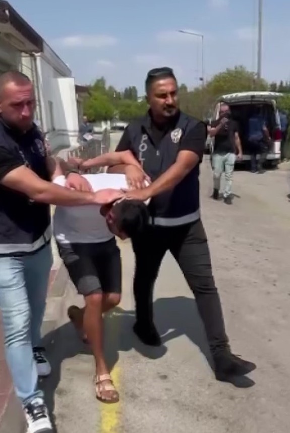 Dolandırıcılık su&ccedil;undan 13 yıl hapis cezasıyla aranan h&uuml;k&uuml;ml&uuml; yakalandı
