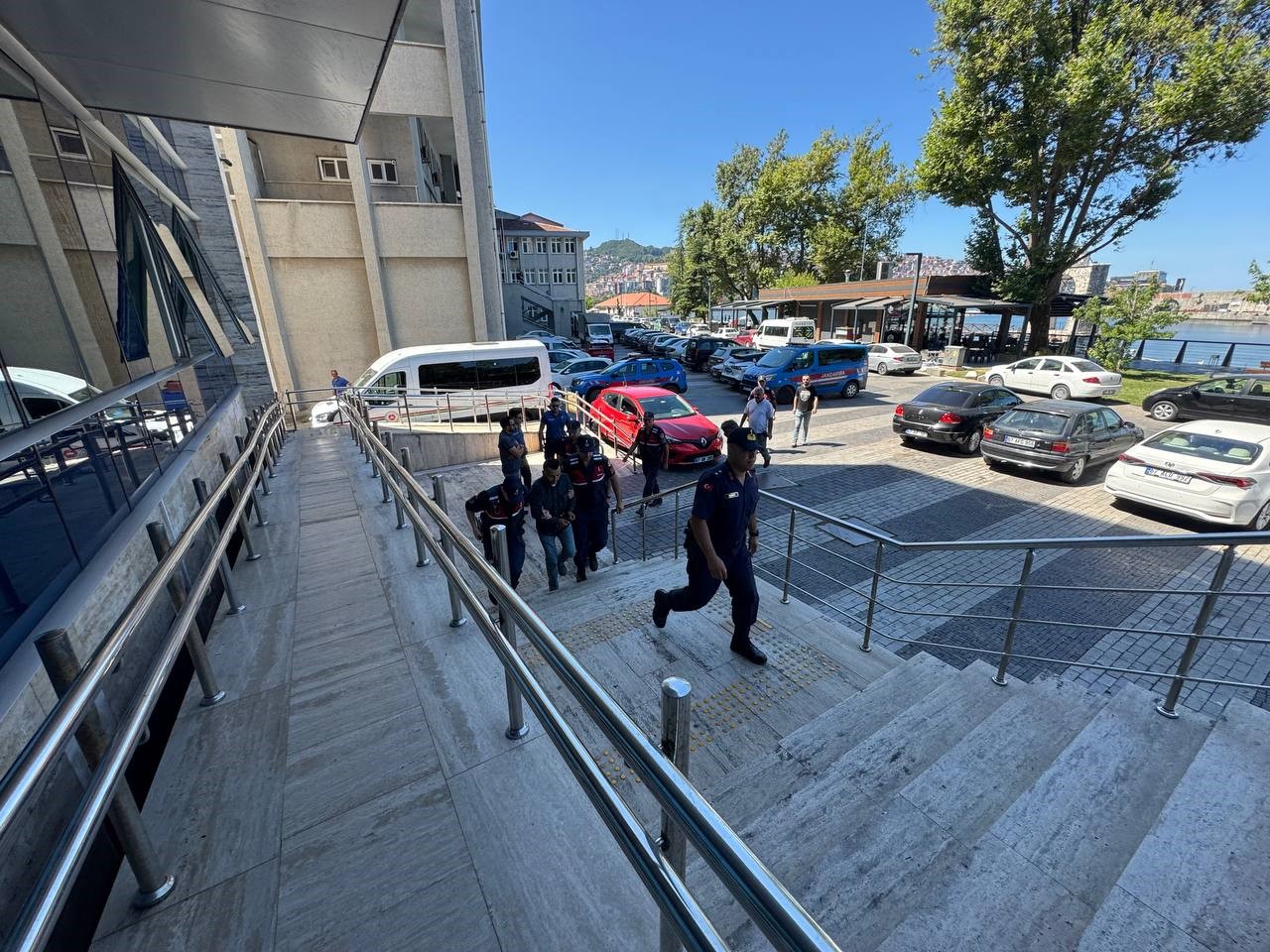 Zonguldak’taki cinayet zanlısı adliyeye sevk edildi