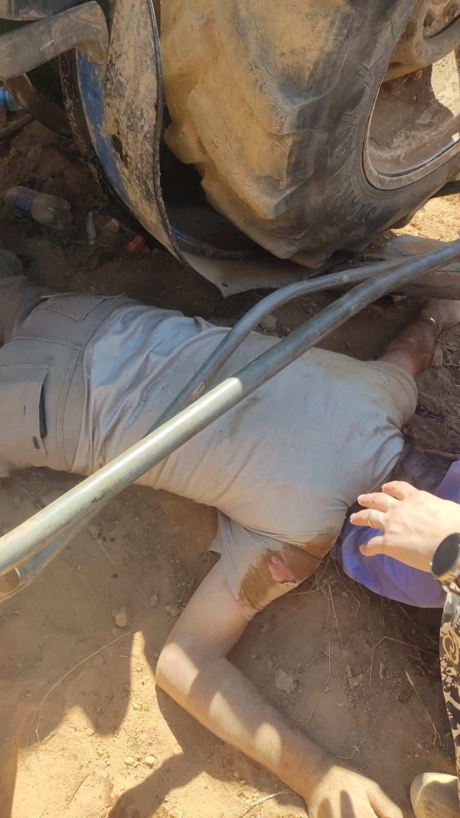 Kandıra’da ters dönen traktörde sürücü yaralandı

