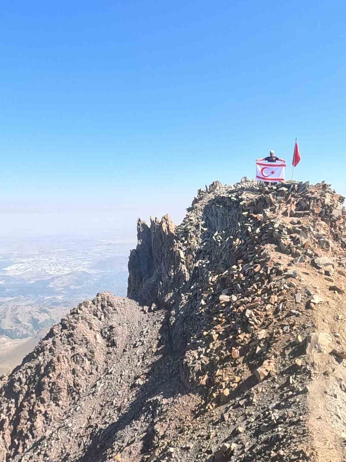 Türkiye’nin en eski dağcılık faaliyetinde Kıbrıs Şehitleri’ni andılar
