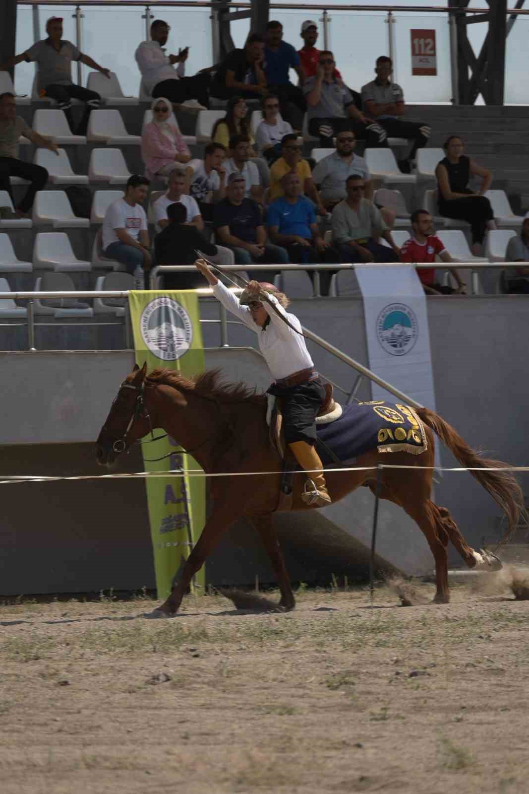 Atlı okçuluğun kalbi Kayseri’de attı