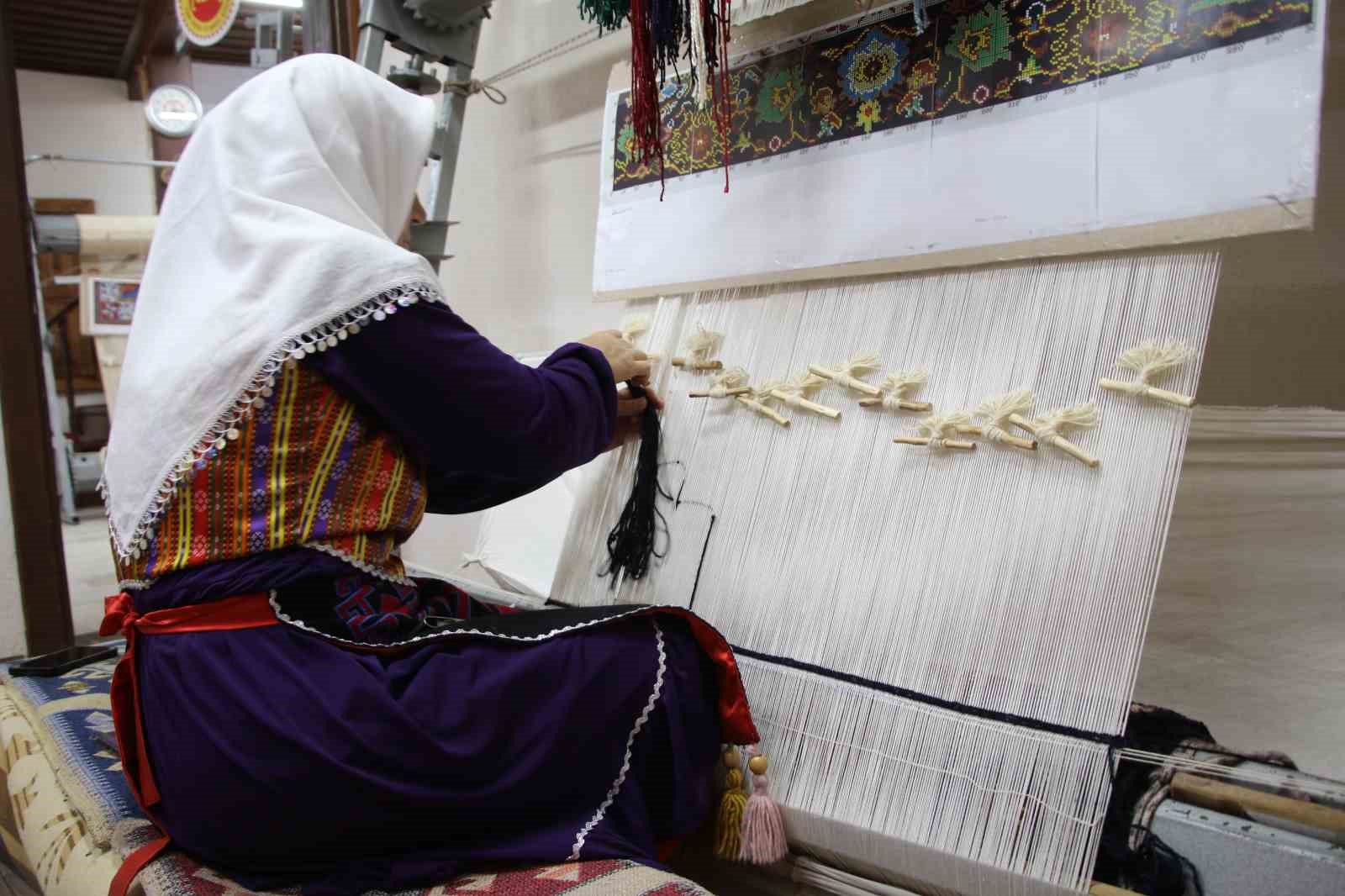 Türk düğümlü halılar ilk kez bir ‘Atlasta’ toplandı