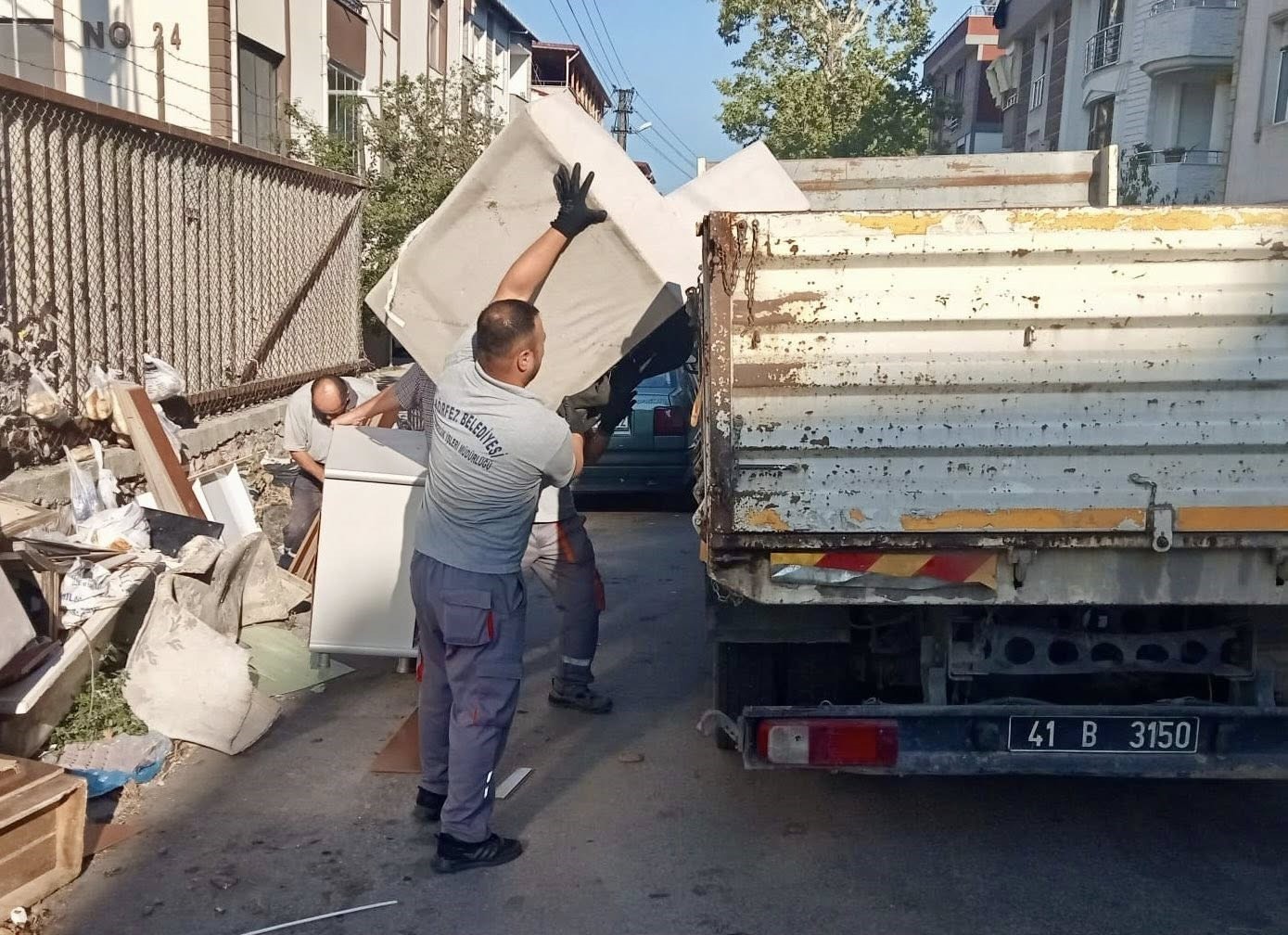 K&ouml;rfez&rsquo;de hacimli atıklar d&uuml;zenli toplanıyor
