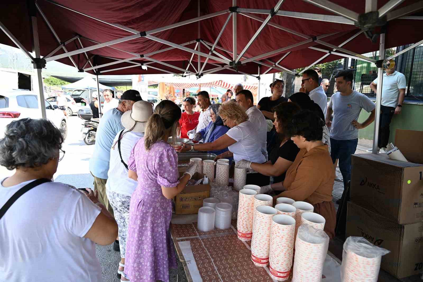 Kemer Belediyesi’nden aşure ikramı