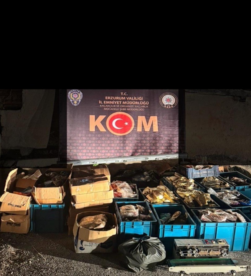 Polis 1 ton 798 kilogram ka&ccedil;ak nargile t&uuml;t&uuml;n&uuml; ele ge&ccedil;irdi
