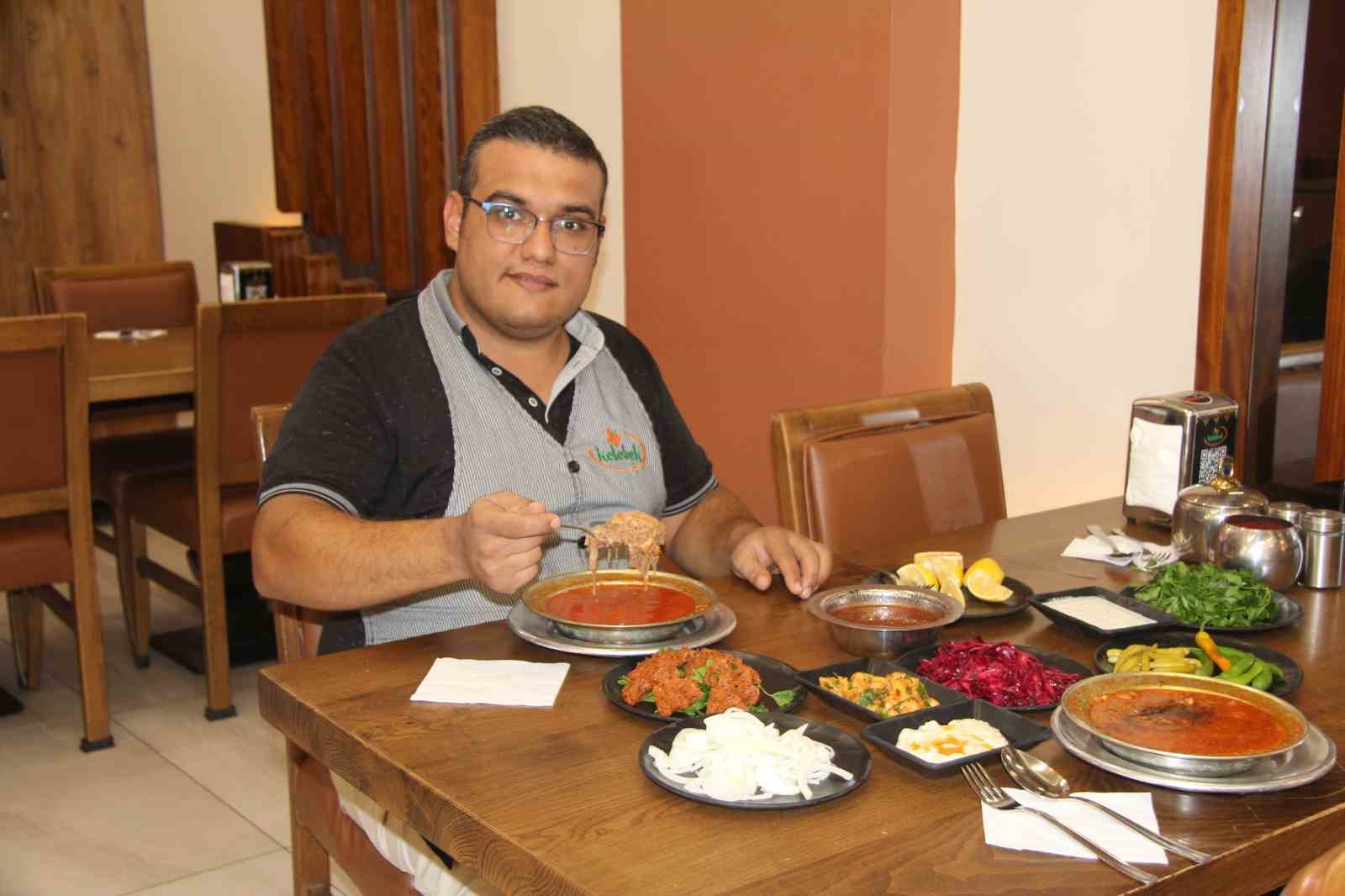 12 saat piştikten sonra sofraya gelen lezzet: Beyran