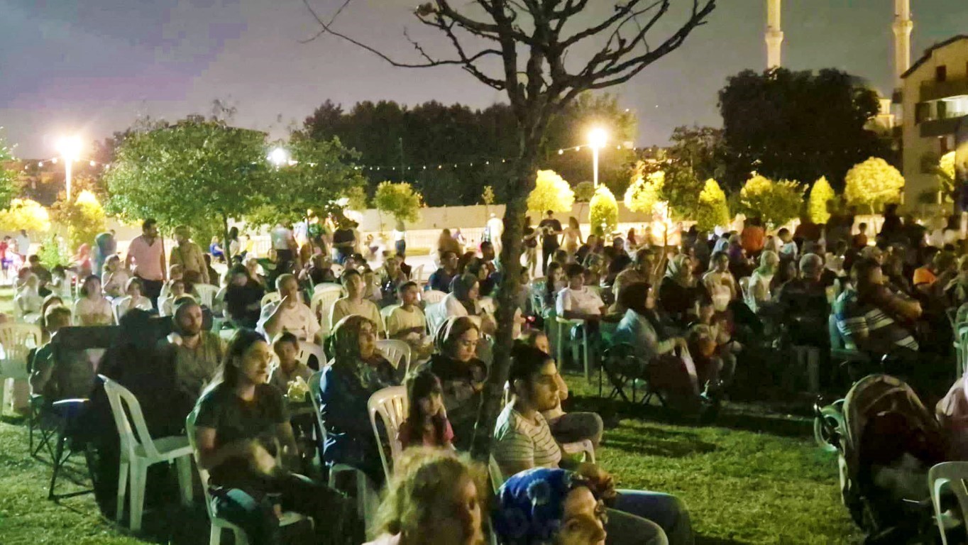 Kartepe’de vatandaşlar açık hava sinemasında buluştu