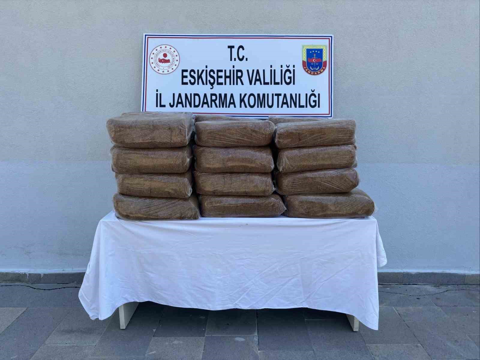 Jandarma 200 kilogram kaçak tütün ele geçirdi