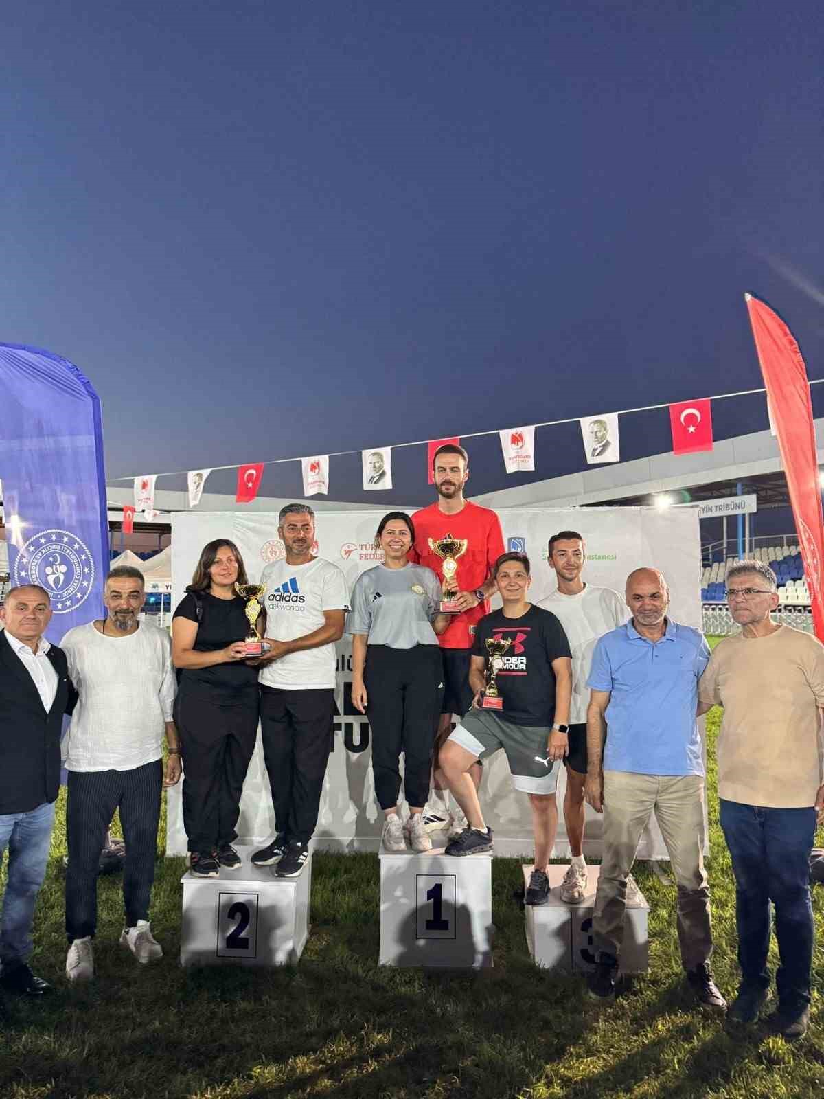 Yunusemre Belediyesi Kulüplerarası Taekwondo Turnuvasında kupa ve madalyalar sahiplerini buldu