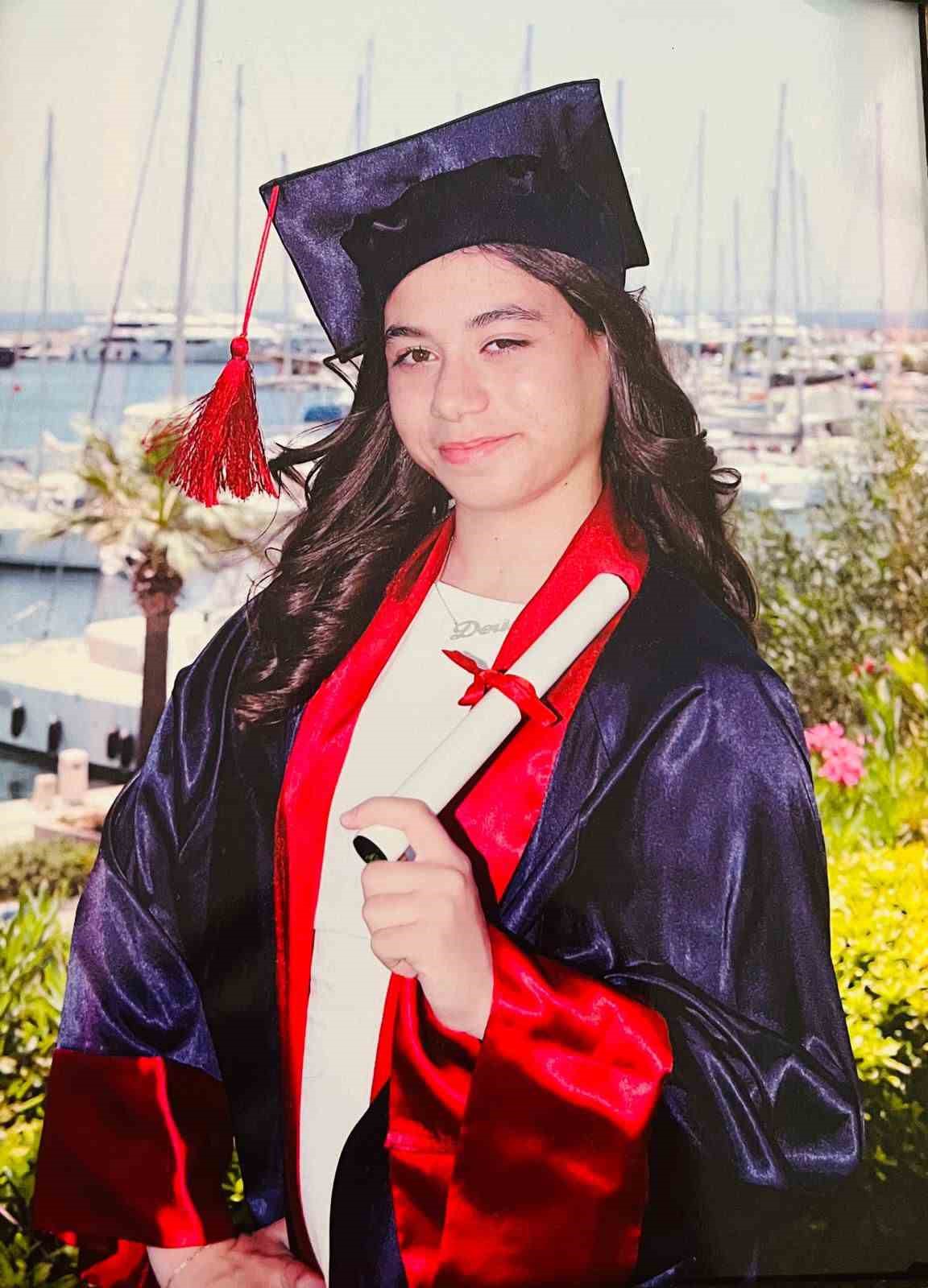 Trafik kazasında hayatını kaybeden 14 yaşındaki Derin, son yolculuğuna uğurlandı