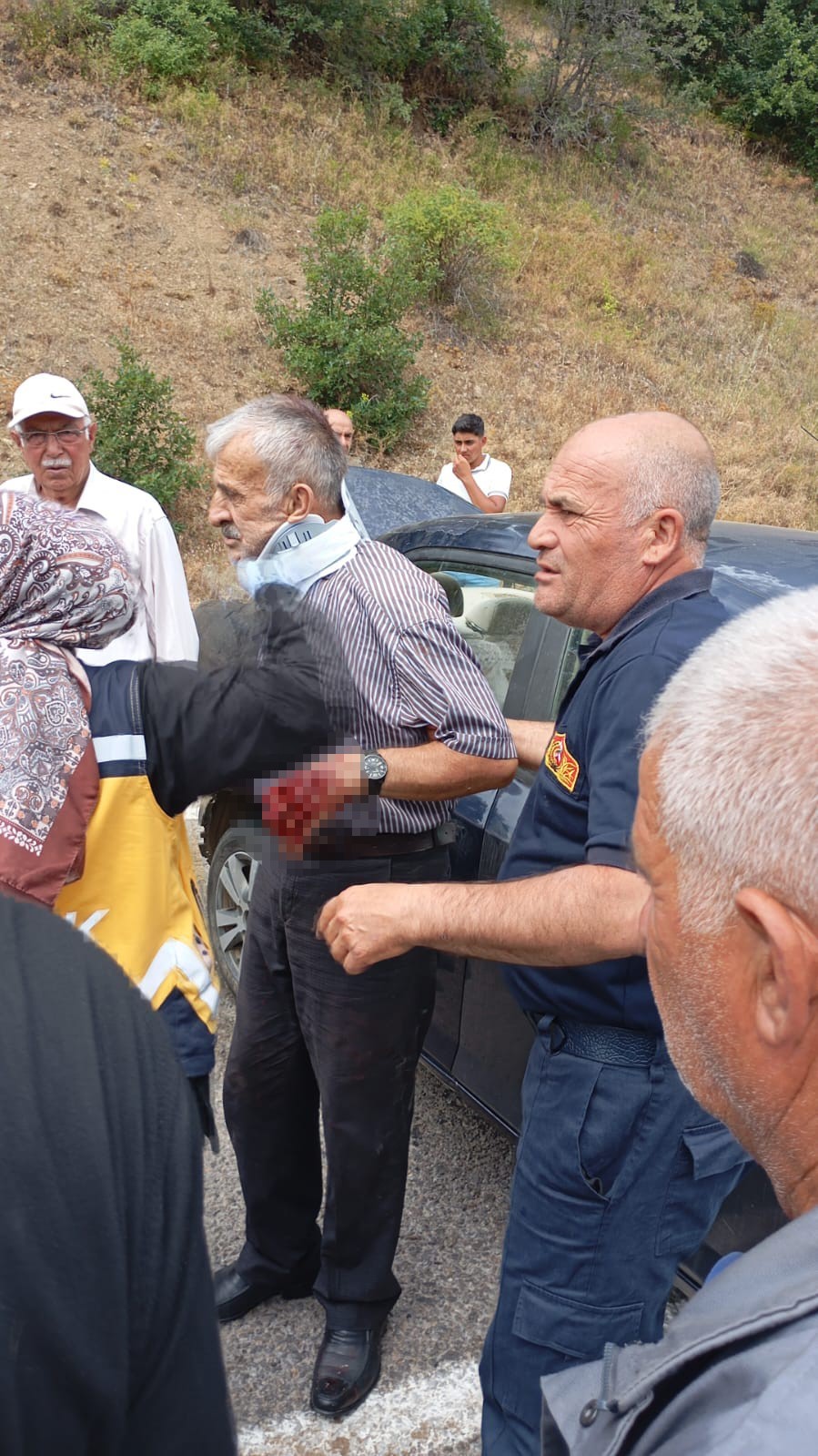 Gümüşhane’de kontrolden çıkan otomobil metrelerce sürüklendi: 4 yaralı
