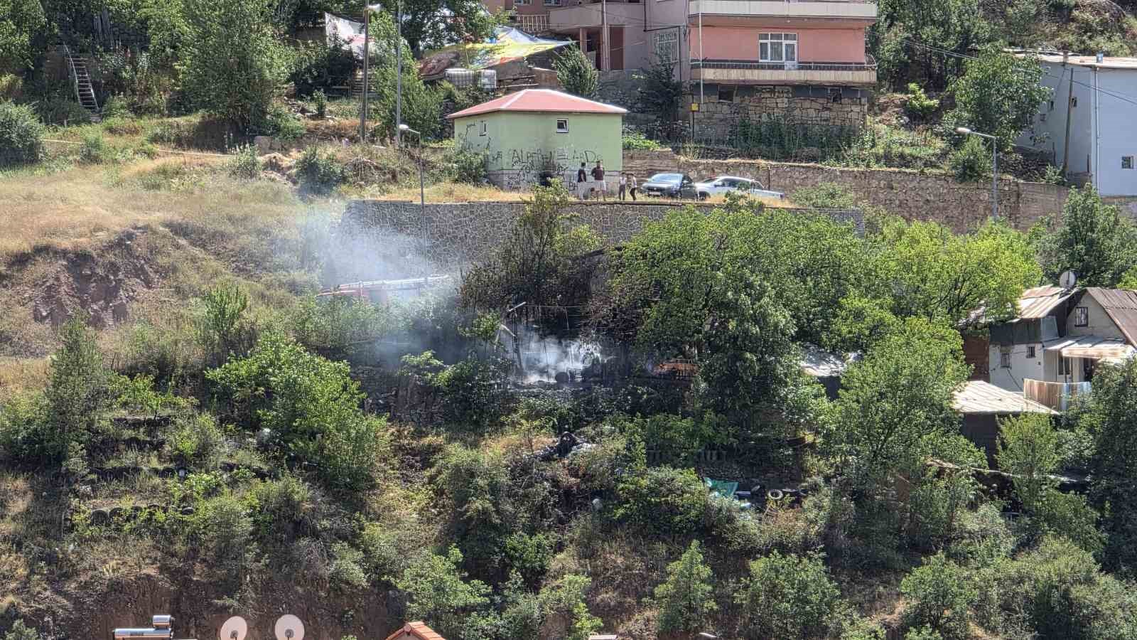 Gümüşhane’de bahçede yakılan ateş yangına neden oldu