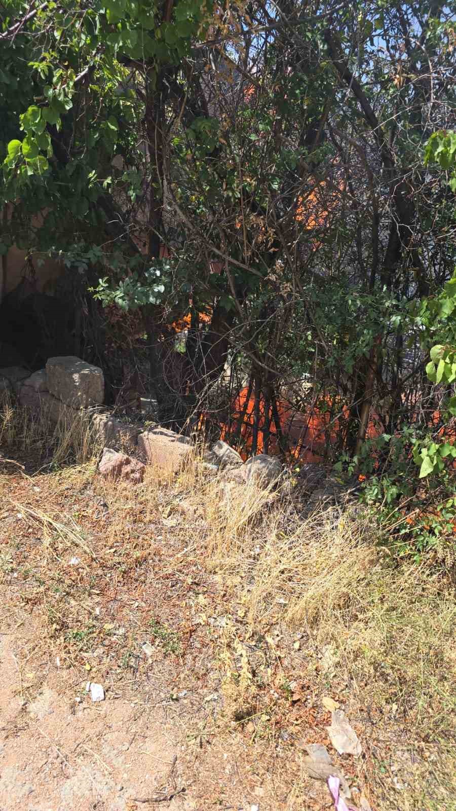 Gümüşhane’de bahçede yakılan ateş yangına neden oldu
