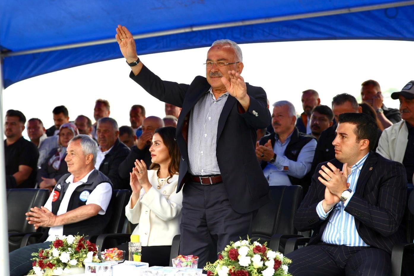 Şenlikte Başkan G&uuml;ler&rsquo;e sevgi seli
