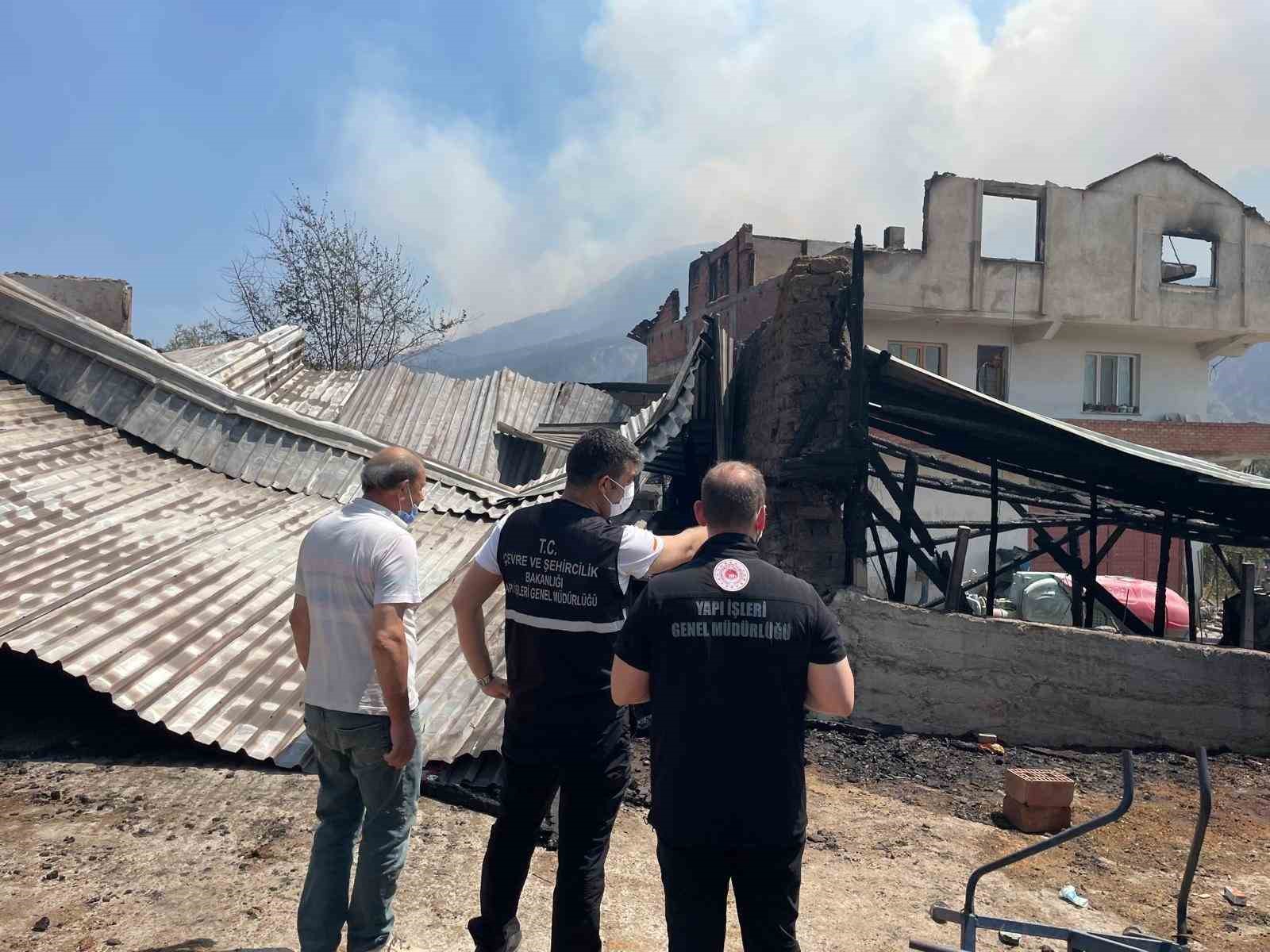 Bakan Kurum: "(Sakarya’daki yangın) Şu ana kadar 7’si konut toplam 12 bağımsız bölümün yıkık ve ağır hasarlı olduğunu tespit ettik"