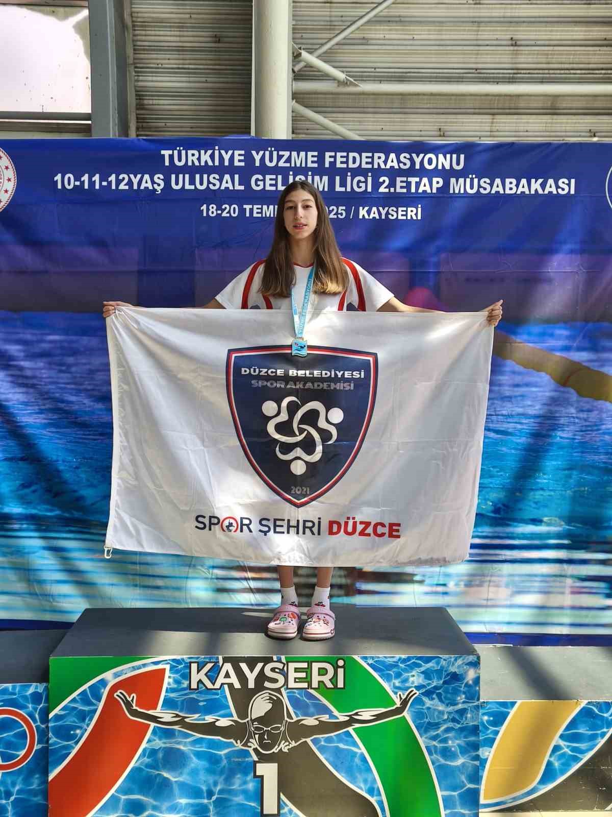 Yüzme takımından bir başarı daha