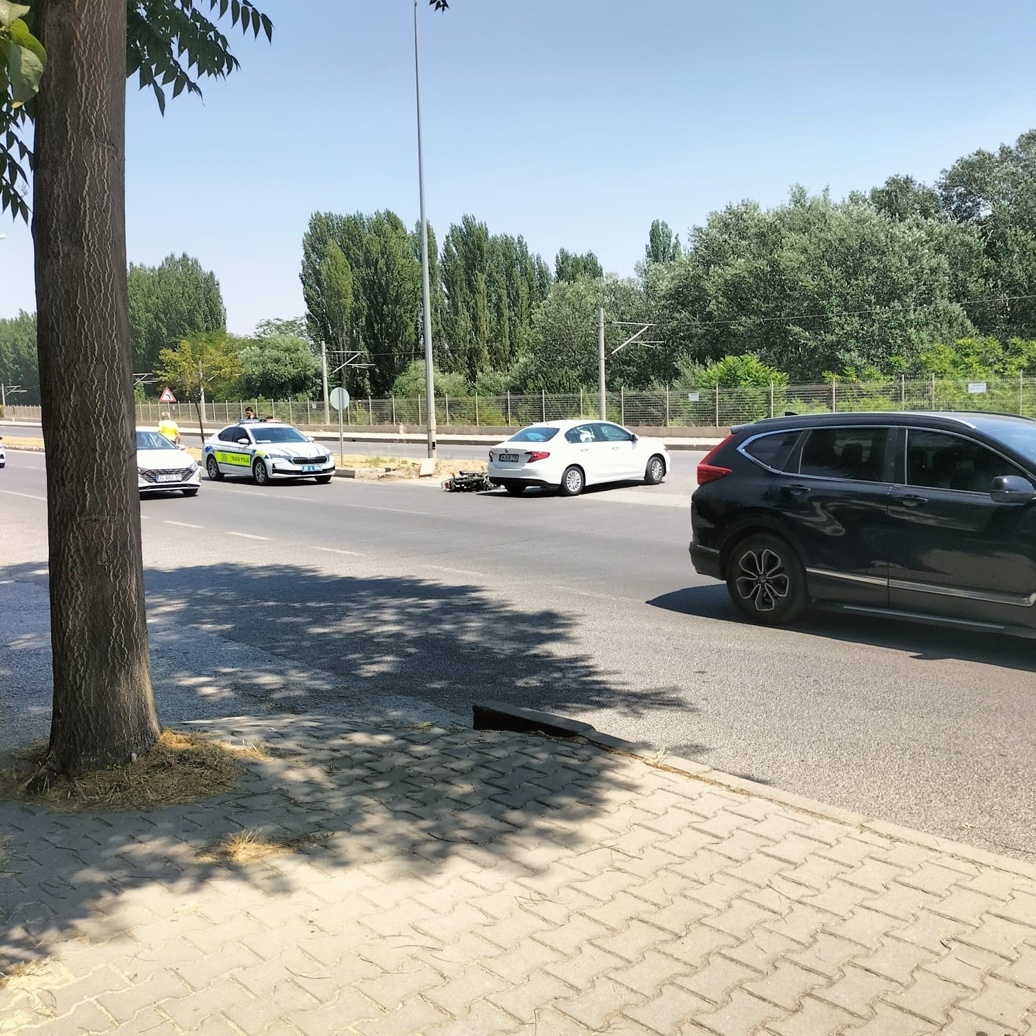 Motosiklet, otomobille &ccedil;arpıştı: 1 yaralı
