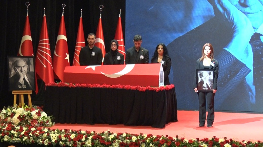Altan Öymen için CHP Genel Merkezi’nde cenaze töreni düzenlendi