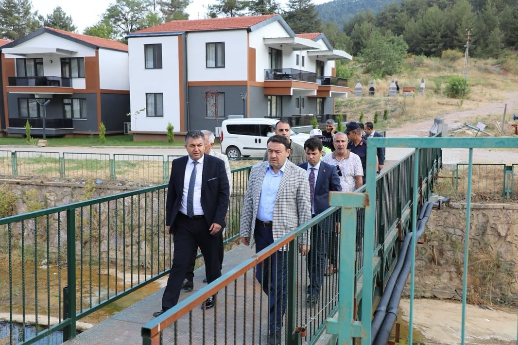 K&uuml;tahya Valisi Işın, Gediz Ilıca Termal Tesisleri&rsquo;nde incelemelerde bulundu
