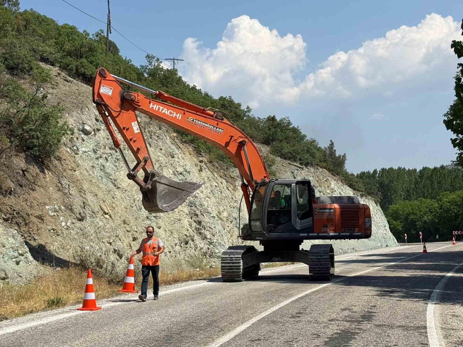 Tavşanlı-Çavdarhisar karayolunda çalışmalar başladı