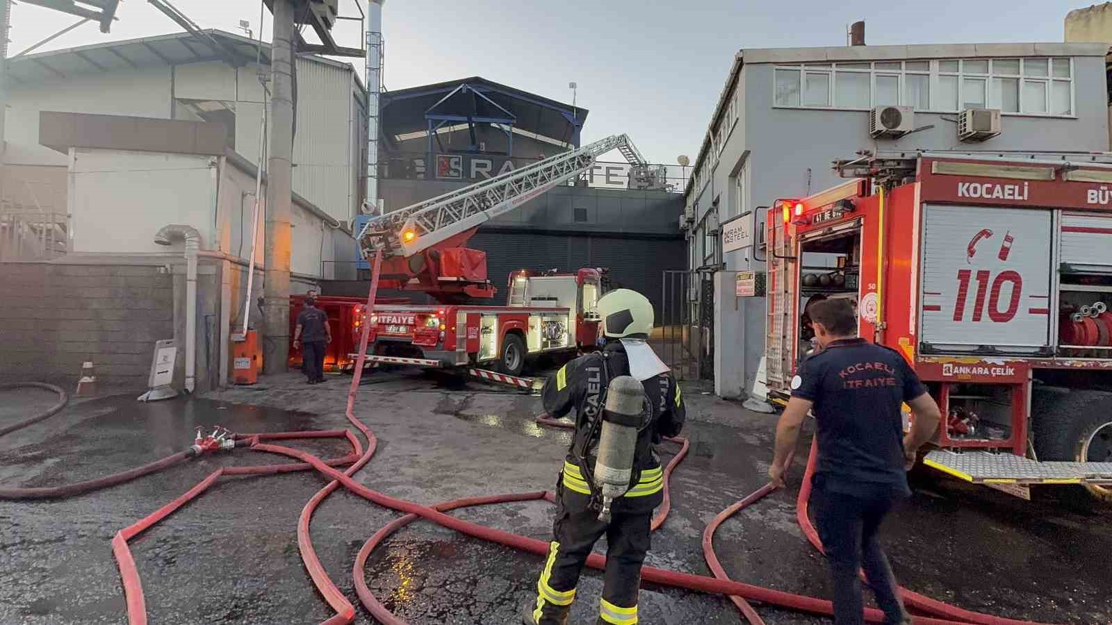 Kocaeli’de demir çelik fabrikasında yangın