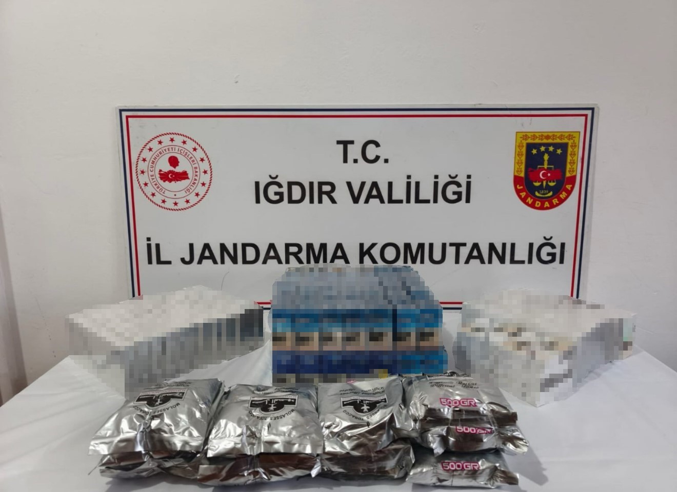Iğdır&rsquo;da ka&ccedil;ak sigara ve botoks operasyonu: 4 g&ouml;zaltı
