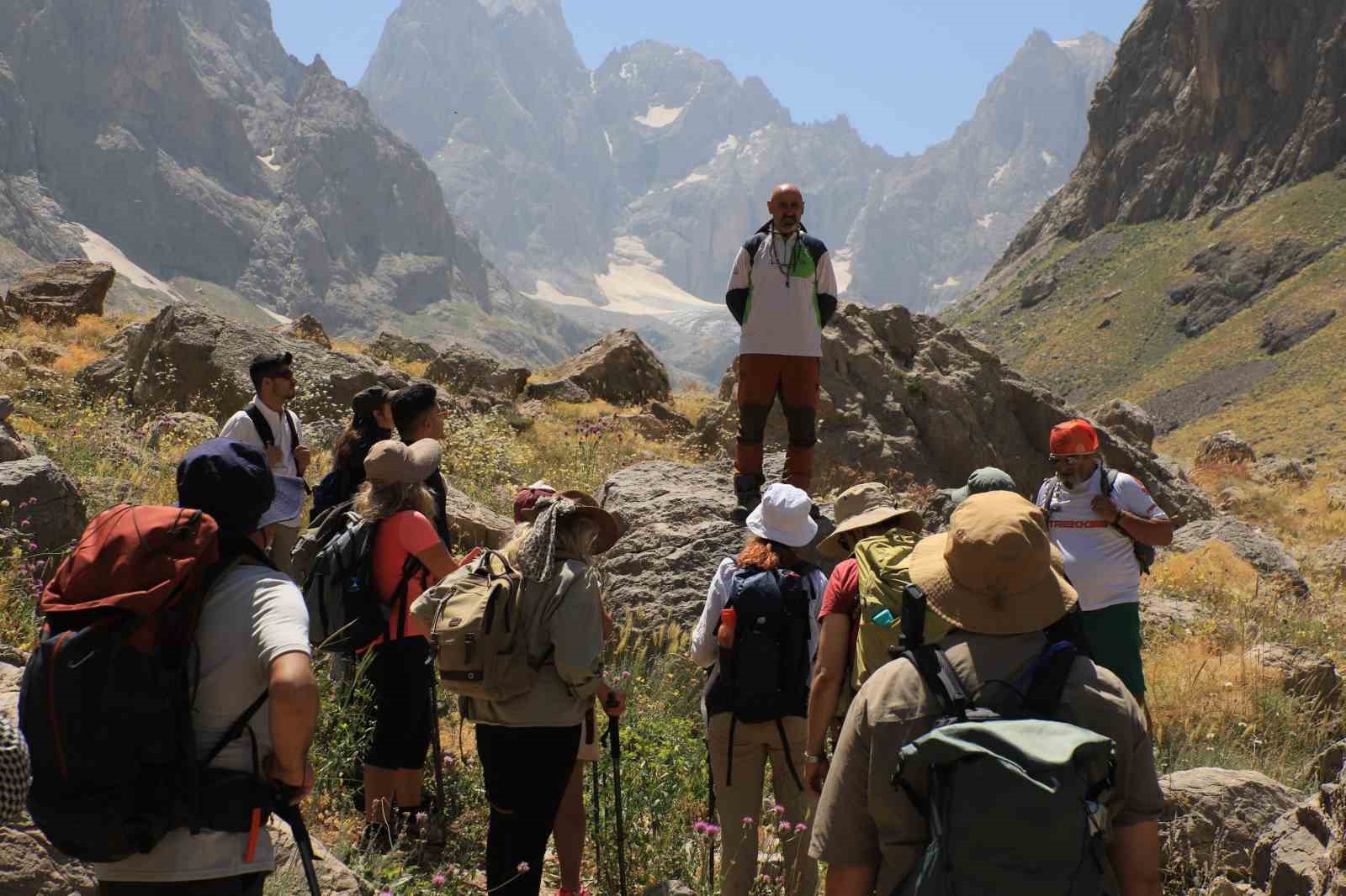 İzmirli dağcılar Cilo-Sat Dağları’nda